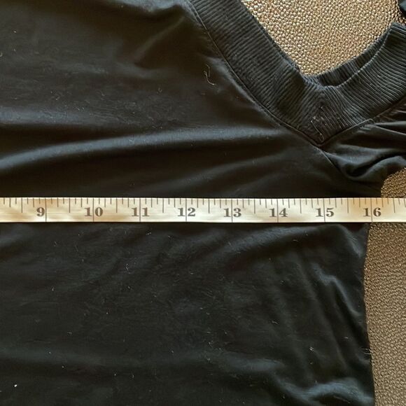 Feel The Piece black mock neck open shoulder top size XS/S - Picture 5 of 5